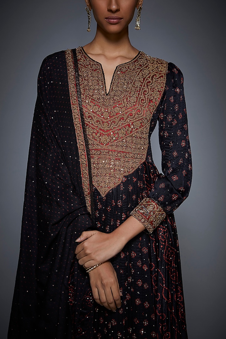 Black Embroidered Bandhani Kurta Set by Ri Ritu Kumar at Pernia's Pop Up Shop