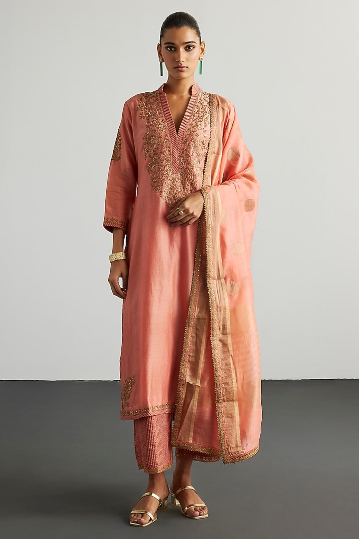 Peach Silk Chanderi Kurta Set by Ri Ritu Kumar at Pernia's Pop Up Shop