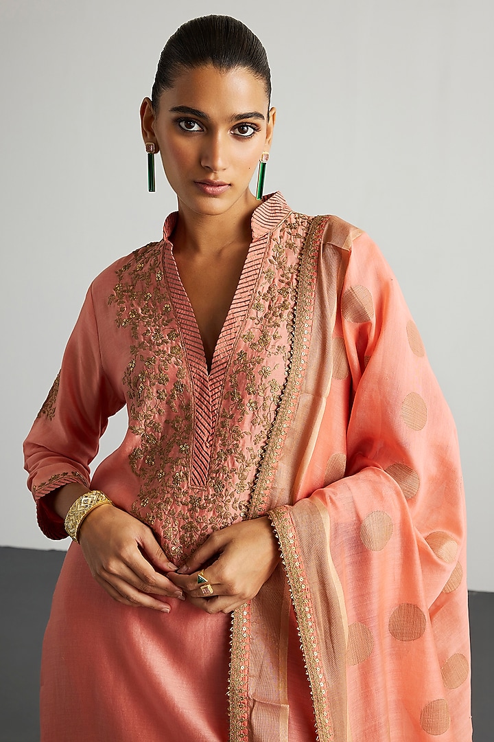 Peach Silk Chanderi Kurta Set by Ri Ritu Kumar at Pernia's Pop Up Shop