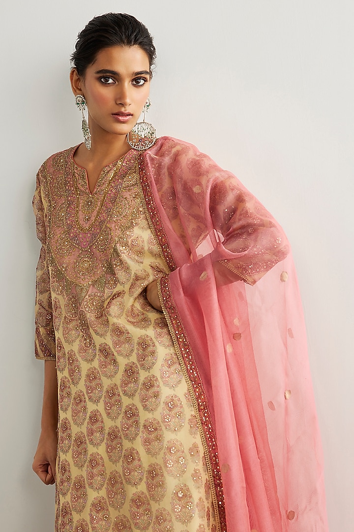 Off-White & Pink Silk Organza Kurta Set by Ri Ritu Kumar at Pernia's Pop Up Shop