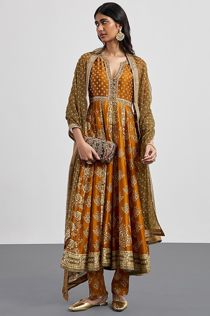 Mustard Silk Chanderi Printed Kurta Set by Ri Ritu Kumar at Pernia's Pop Up Shop