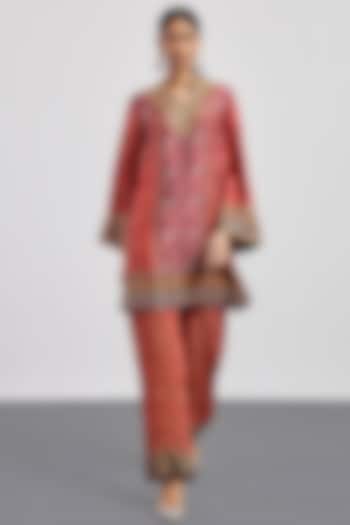 Red Burgundy Murshidabad Silk Bandhani Printed Kurta Set by Ri Ritu Kumar at Pernia's Pop Up Shop