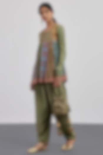 Dusty Blue & Pink Silk Chanderi Printed Kurta Set by Ri Ritu Kumar at Pernia's Pop Up Shop
