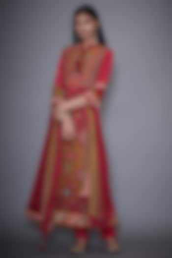 Red & Olive Green Embroidered Kurta Set by Ri Ritu Kumar at Pernia's Pop Up Shop