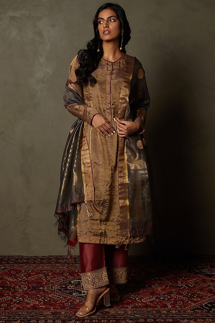 Antique Gold Banarasi Woven Silk Kurta Set by Ri Ritu Kumar at Pernia's Pop Up Shop