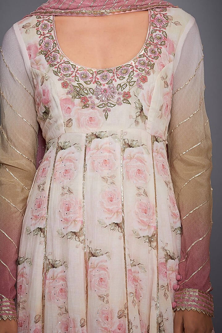 Off White Embroidered Kurta Set by Ri Ritu Kumar at Pernia's Pop Up Shop