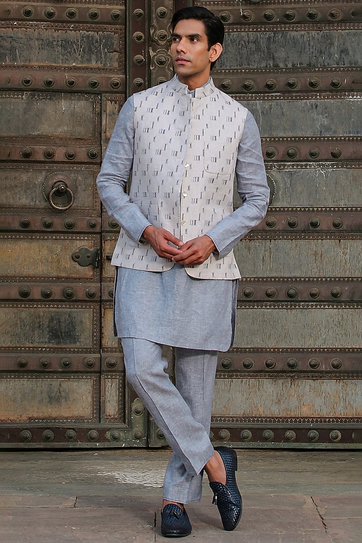 Cream Pure Linen Floral Reversible Bundi Jacket Set by Raw & Rustic by Niti Bothra Men at Pernia's Pop Up Shop