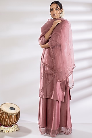 Pink Hand Embroidered Kurta Set by Rashi Jain
