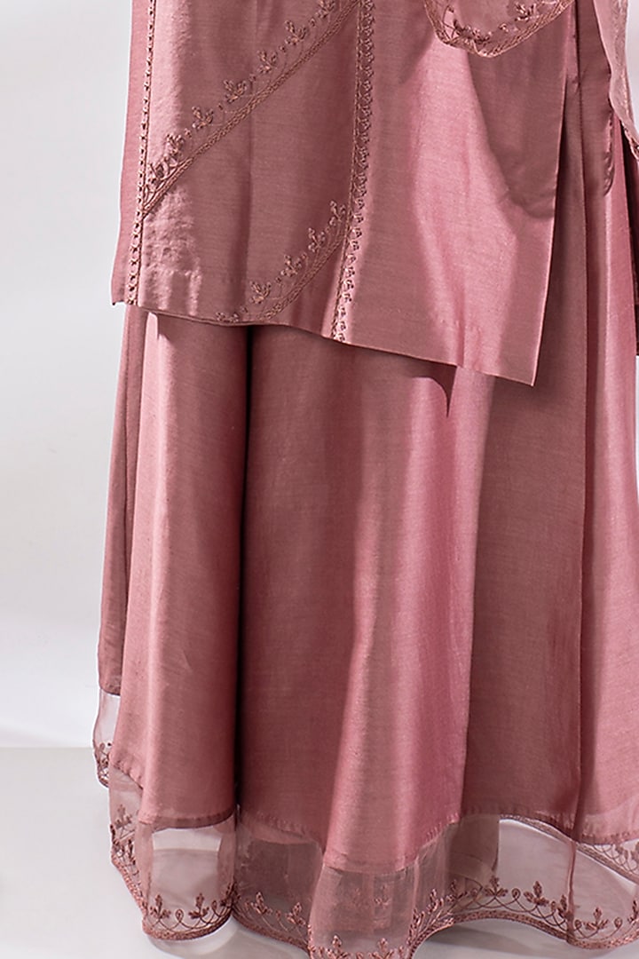 Pink Hand Embroidered Kurta Set by Rashi Jain at Pernia's Pop Up Shop
