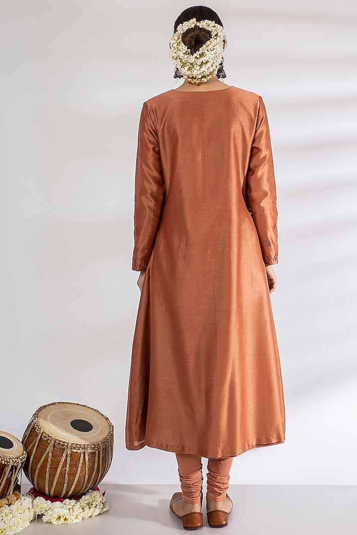 Orange Hand Embroidered Kurta by Rashi Jain at Pernia's Pop Up Shop