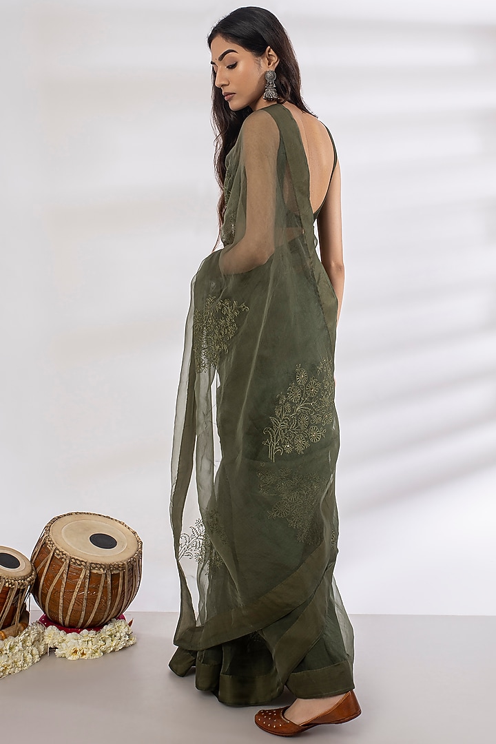 Green Hand Embroidered Party Wear Saree Set by Rashi Jain at Pernia's Pop Up Shop