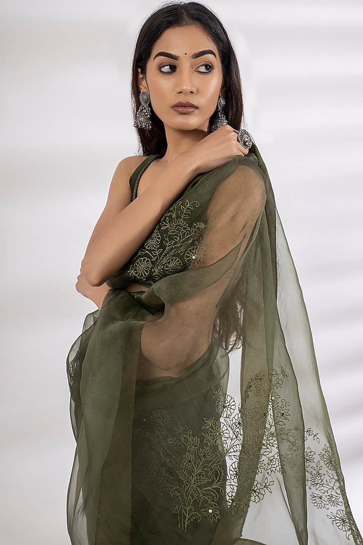 Green Hand Embroidered Party Wear Saree Set by Rashi Jain at Pernia's Pop Up Shop