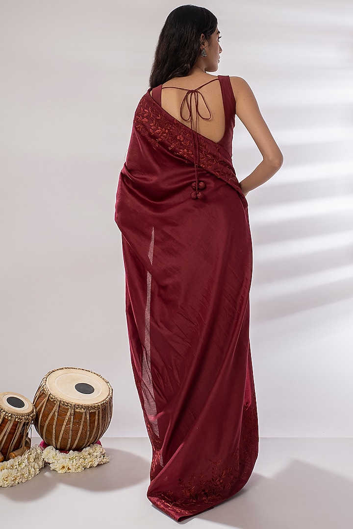 Red Machine Embroidered Party Wear Saree Set by Rashi Jain at Pernia's Pop Up Shop