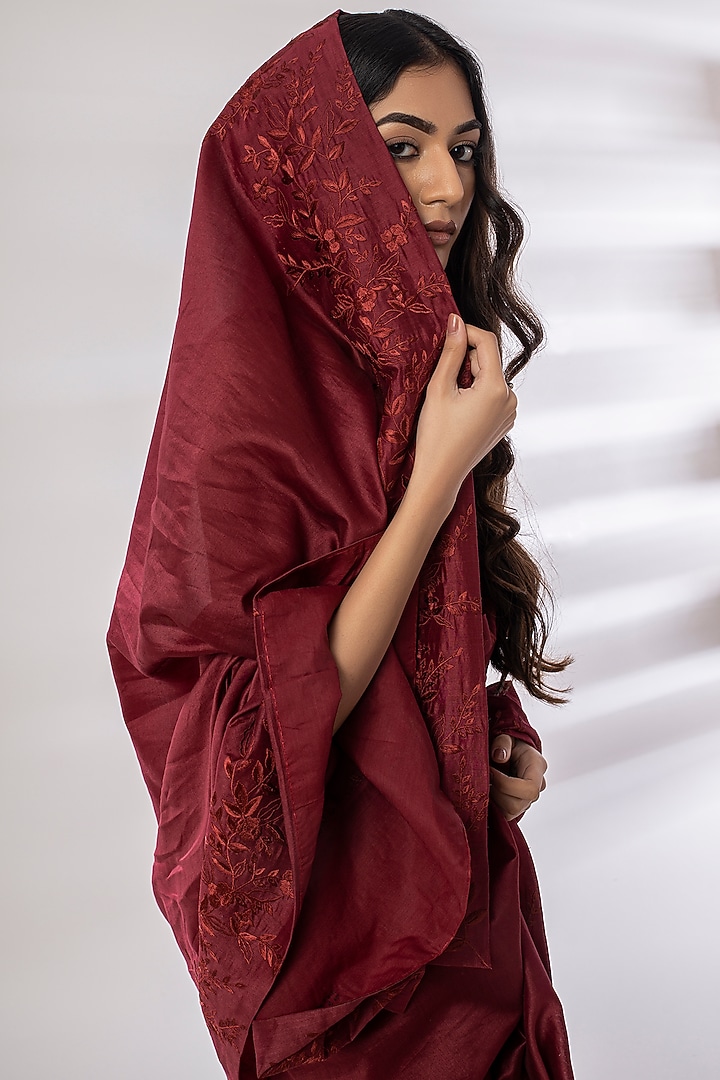 Red Machine Embroidered Party Wear Saree Set by Rashi Jain at Pernia's Pop Up Shop