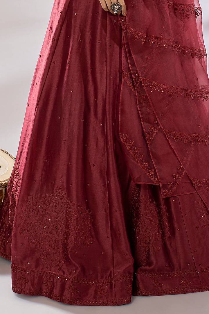 Red Hand Embroidered Wedding Lehenga Set by Rashi Jain at Pernia's Pop Up Shop