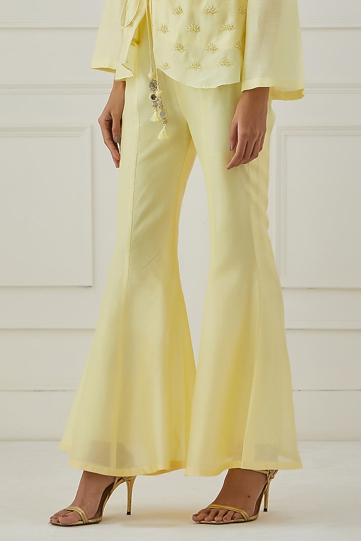 Lime Embroidered Kurta Set by Rashi Jain at Pernia's Pop Up Shop