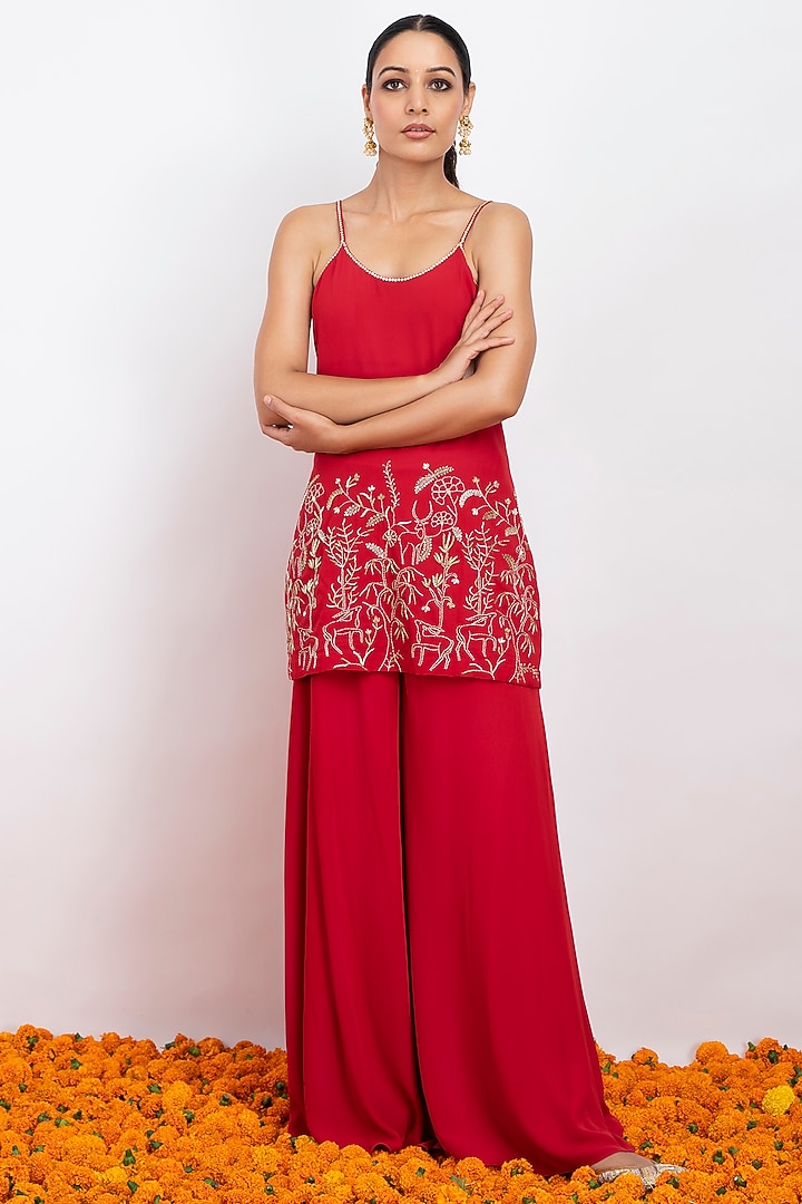 Red Hand & Machine Embroidered Kurta Set by Rashi Jain at Pernia's Pop Up Shop