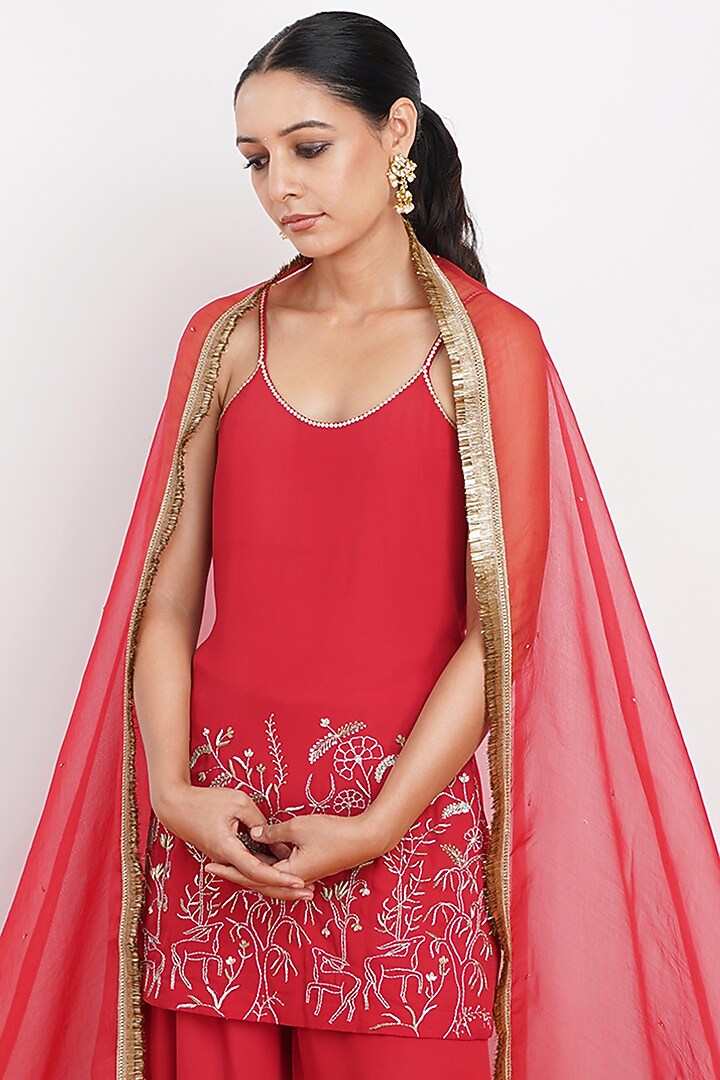 Red Hand & Machine Embroidered Kurta Set by Rashi Jain at Pernia's Pop Up Shop