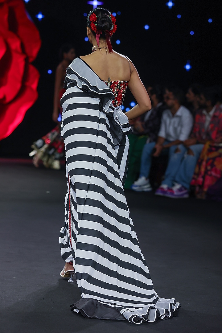 Black & White Dupion Silk Reception Saree Set by Rashi Kapoor at Pernia's Pop Up Shop
