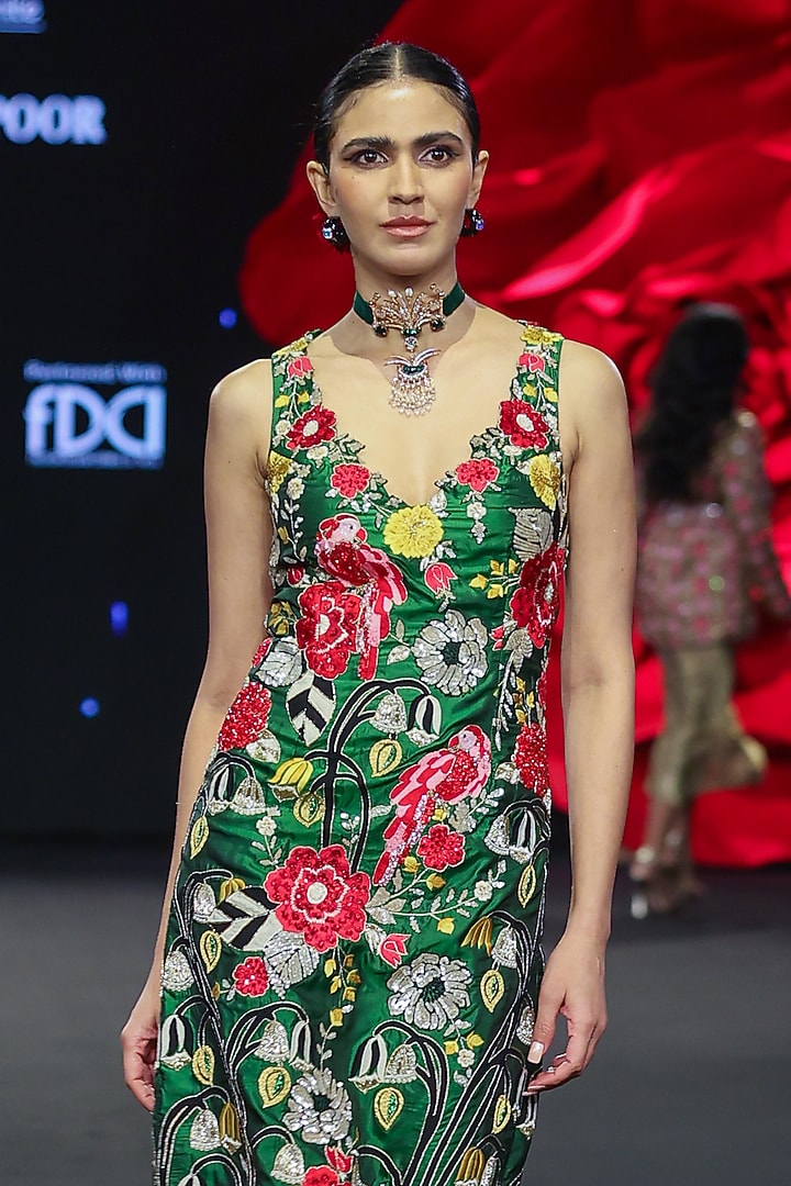 Emerald Green Raw Silk V-Neck Party Wear Dress by Rashi Kapoor at Pernia's  Pop Up Shop 2026