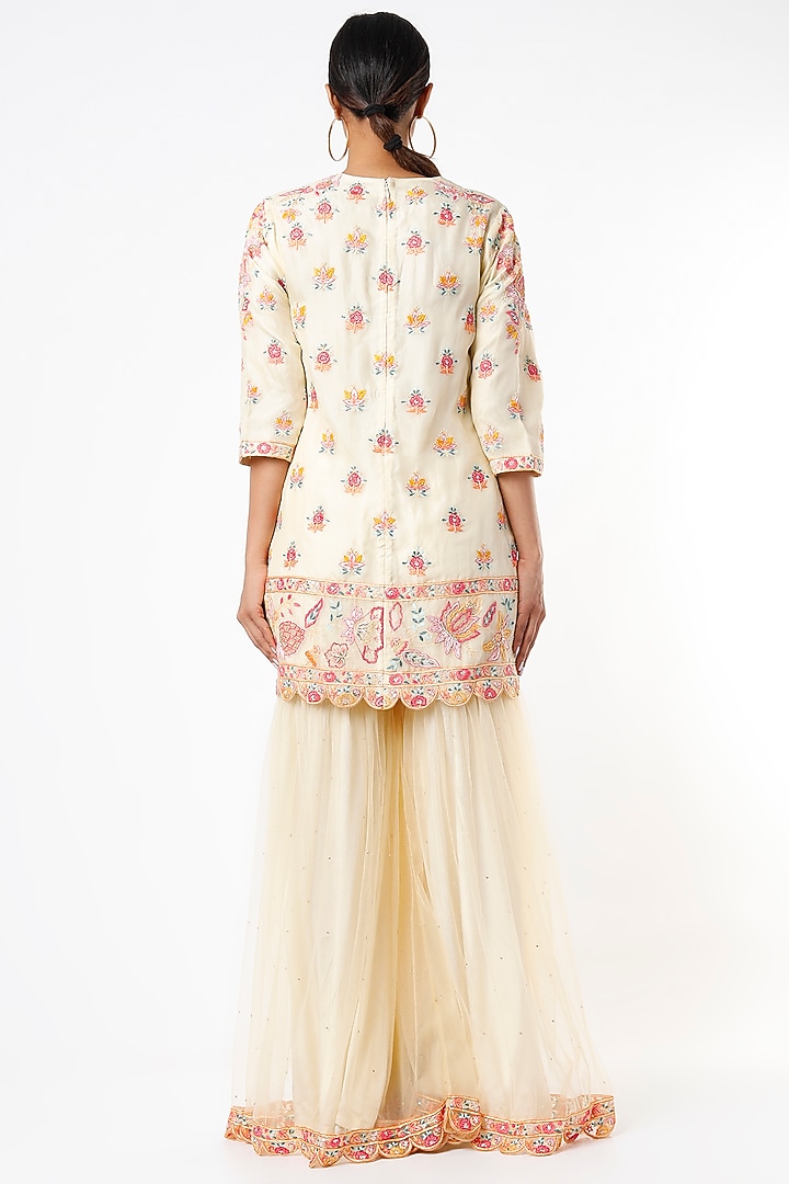 Light Yellow Hand Embroidered Kurta Set by Rahul Mishra at Pernia's Pop Up Shop