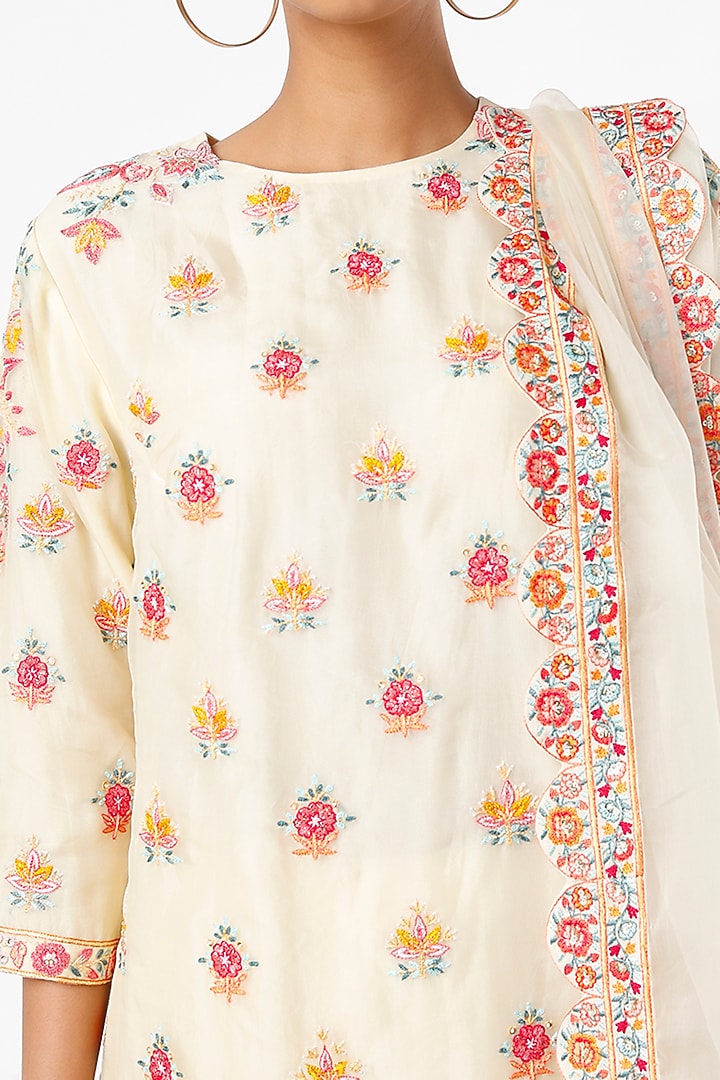 Light Yellow Hand Embroidered Kurta Set by Rahul Mishra at Pernia's Pop Up Shop