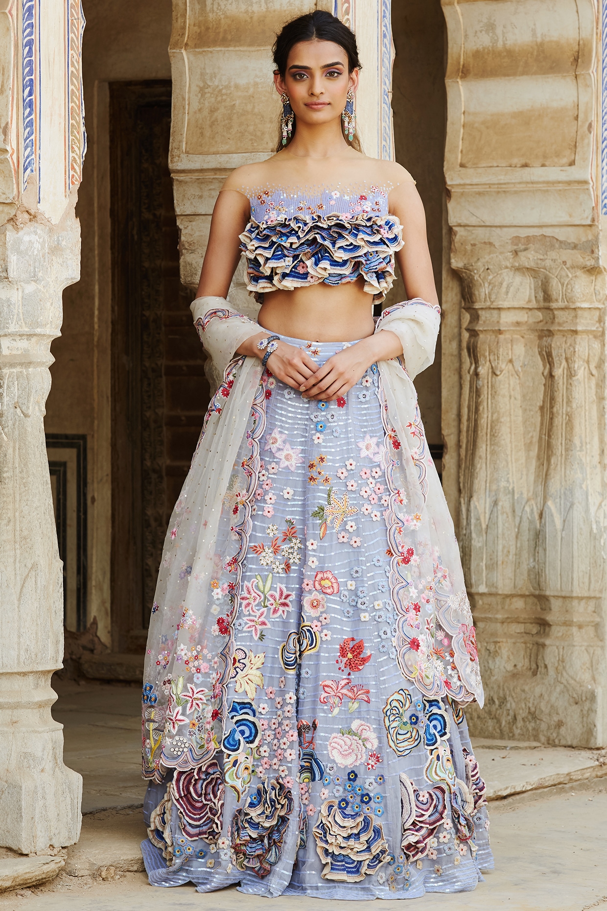 Swara Bhaskar's beautifully embroidered Rahul Mishra lehenga is ideal for  your daytime wedding | WeddingSutra