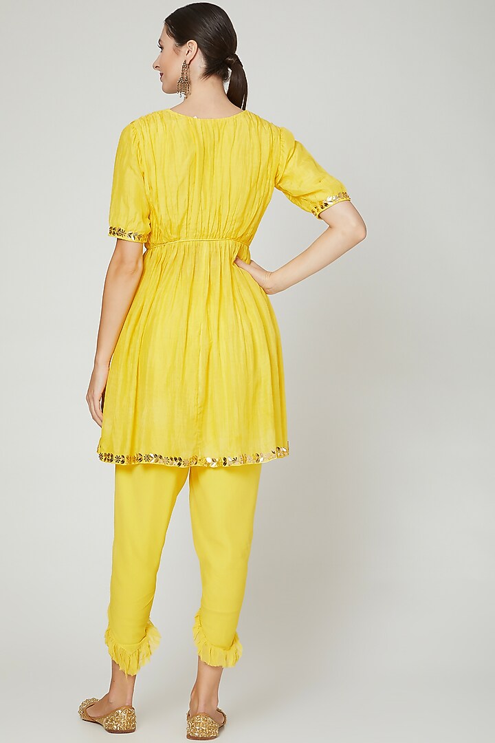 Yellow Embroidered Kurta With Pants by Ria Shah Label at Pernia's Pop Up Shop