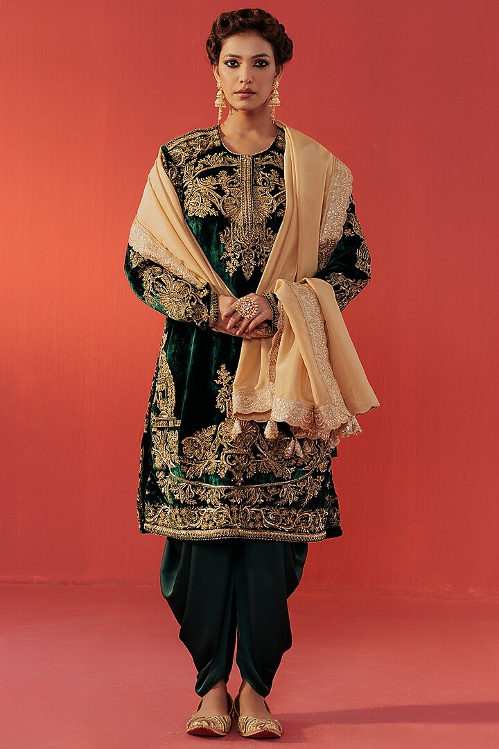 Green Velvet Hand Embroidered Kurta Set by Rasasvada at Pernia's Pop Up Shop