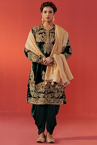 Green Velvet Hand Embroidered Kurta Set by Rasasvada