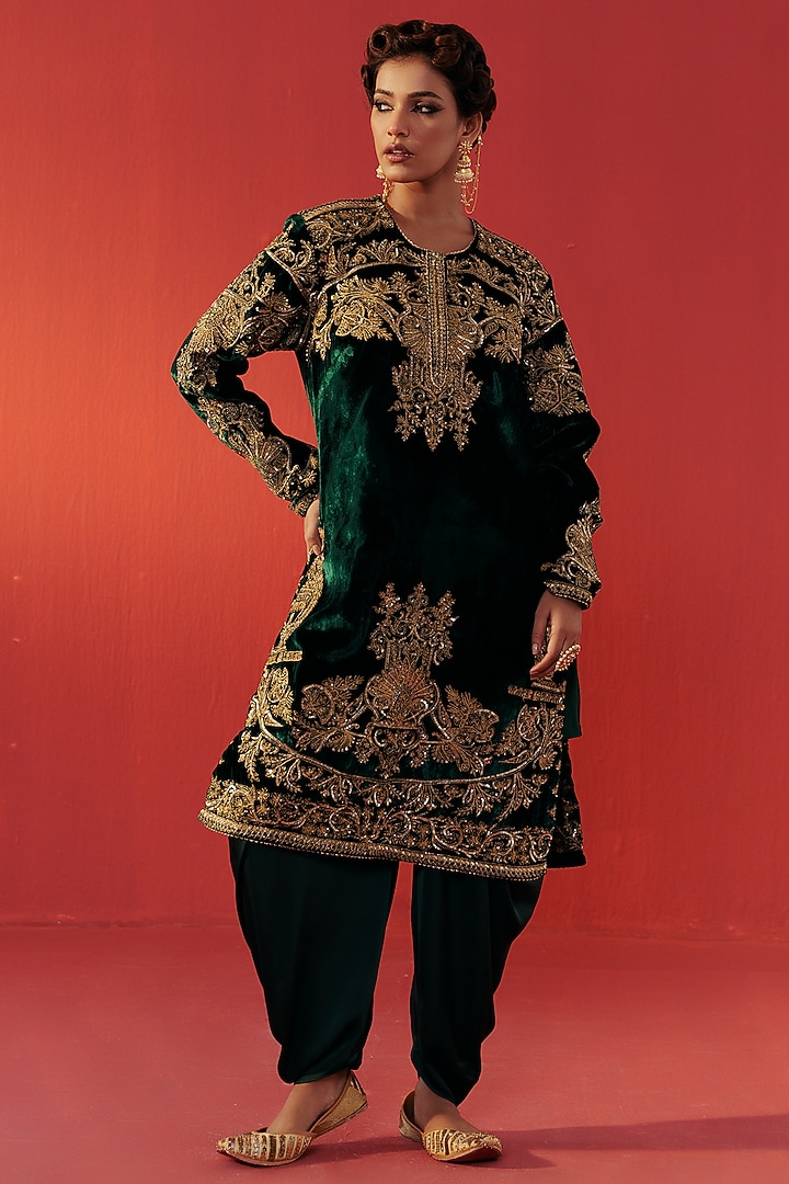Green Velvet Hand Embroidered Kurta Set by Rasasvada at Pernia's Pop Up Shop