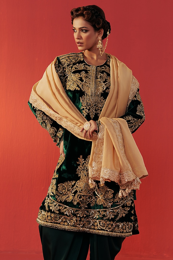 Green Velvet Hand Embroidered Kurta Set by Rasasvada at Pernia's Pop Up Shop