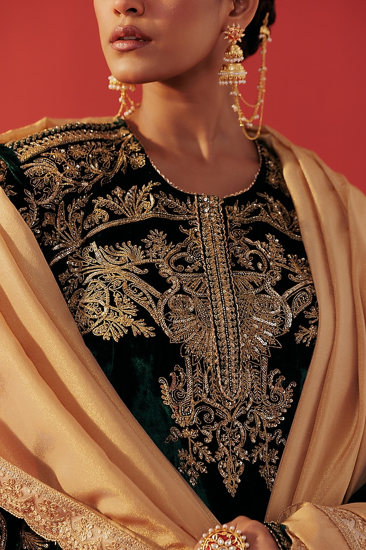 Green Velvet Hand Embroidered Kurta Set by Rasasvada at Pernia's Pop Up Shop