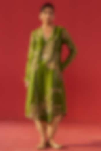 Olive Green Chanderi Embroidered Kurta Set by Rasasvada at Pernia's Pop Up Shop