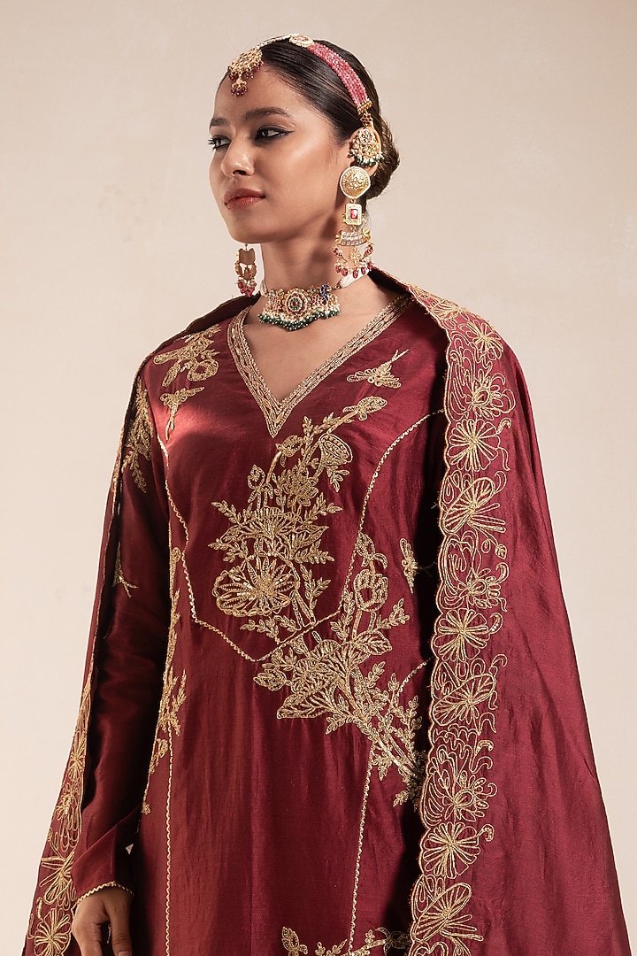 Maroon Chanderi Dori & Gold Hand Embroidered Kurta Set by Rasasvada at Pernia's Pop Up Shop