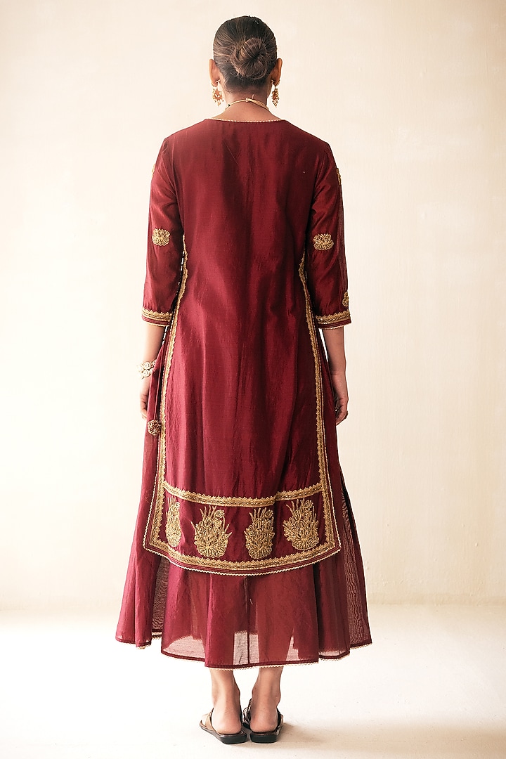 Maroon Chanderi Gold Embroidered Kurta Set by Rasasvada at Pernia's Pop Up Shop