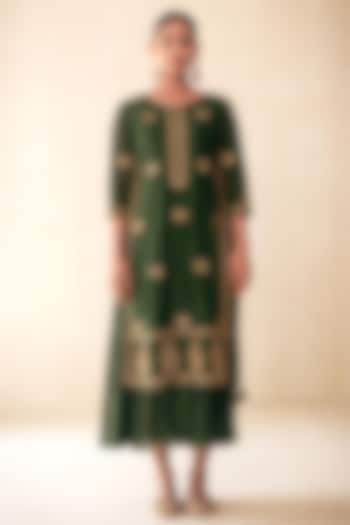 Green Chanderi Gold Embroidered Kurta Set by Rasasvada at Pernia's Pop Up Shop