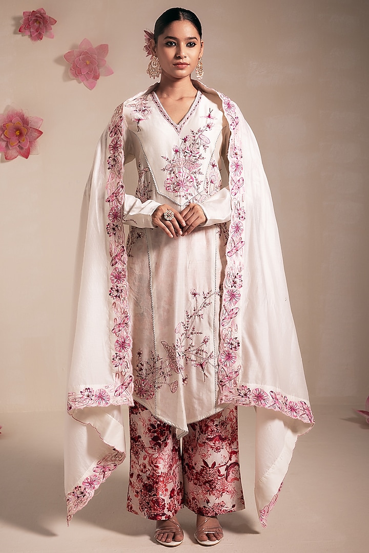 Ivory & Pink Chanderi Embroidered Structured Kurta Set by Rasasvada at Pernia's Pop Up Shop