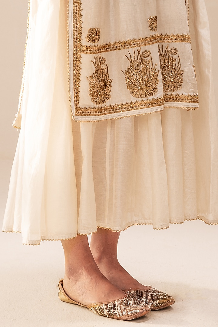 Ivory Chanderi Gold Embroidered Kurta Set by Rasasvada at Pernia's Pop Up Shop