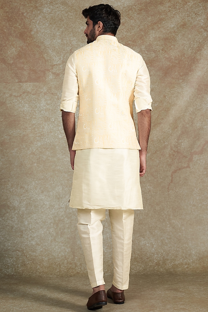 Yellow Jacquard Bundi Jacket Set by RNG Safawala Men at Pernia's Pop Up Shop
