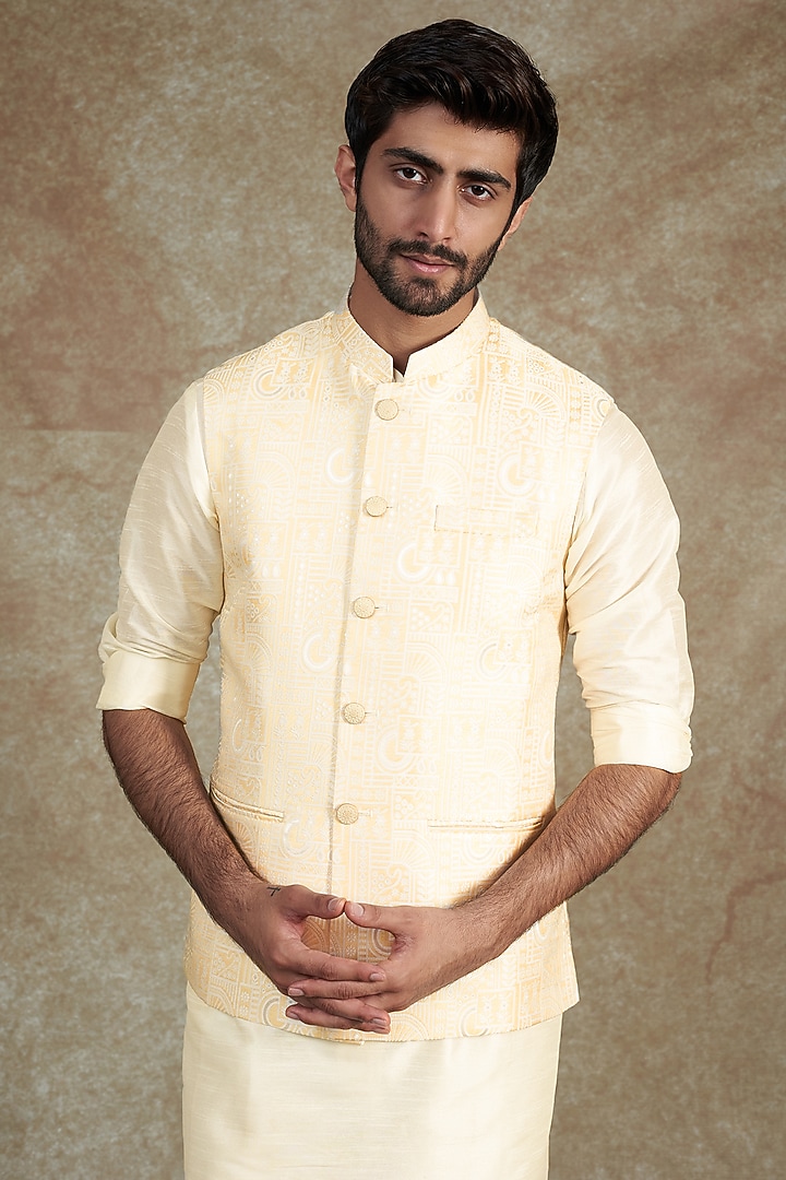 Yellow Jacquard Bundi Jacket Set by RNG Safawala Men at Pernia's Pop Up Shop