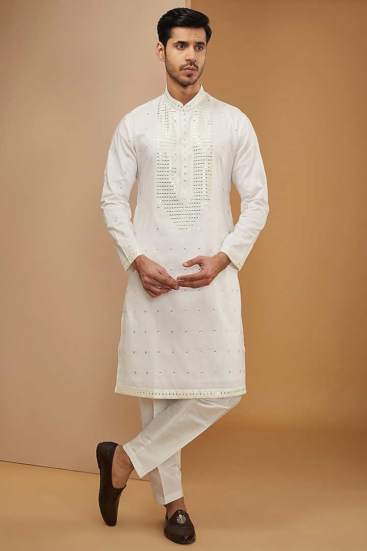 Off-White Cotton Silk Mirror Embroidered Kurta Set by RNG Safawala Men at Pernia's Pop Up Shop