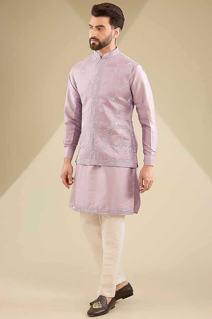 Lavender Raw Silk Cutdana Embroidered Bundi Jacket Set by RNG Safawala Men