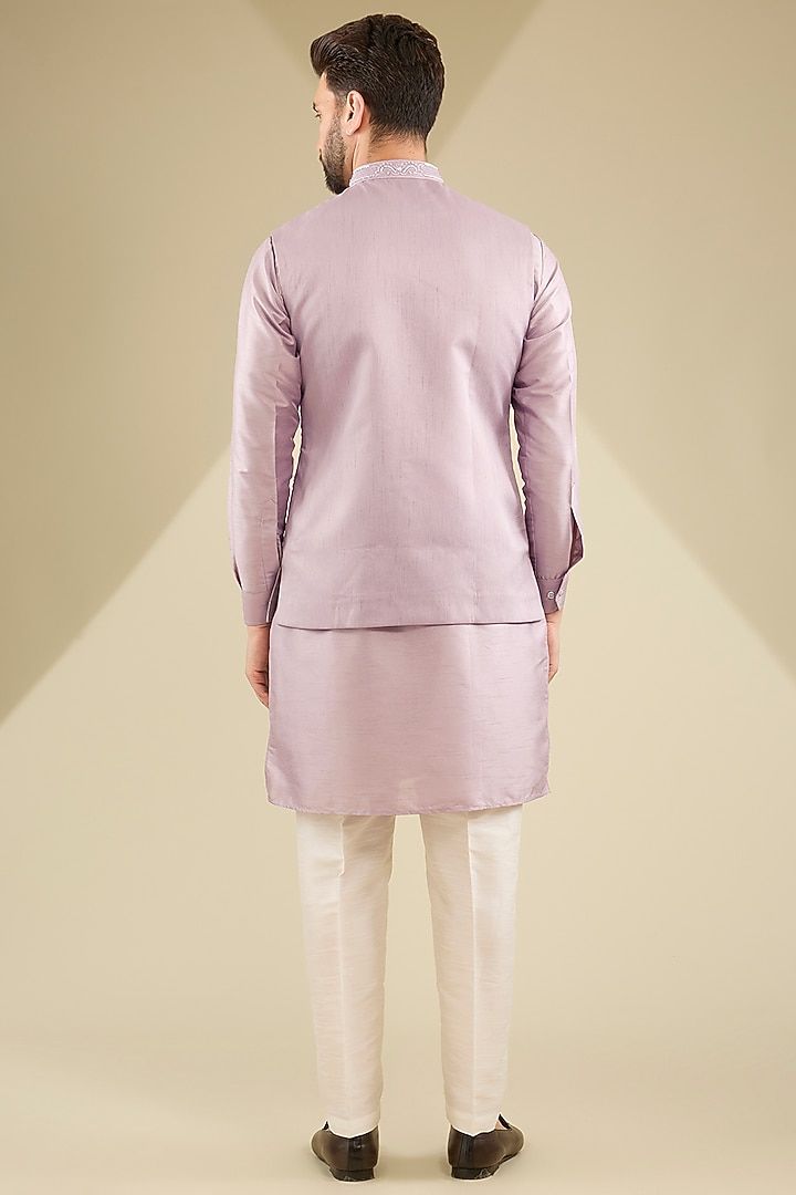 Lavender Raw Silk Cutdana Embroidered Bundi Jacket Set by RNG Safawala Men at Pernia's Pop Up Shop
