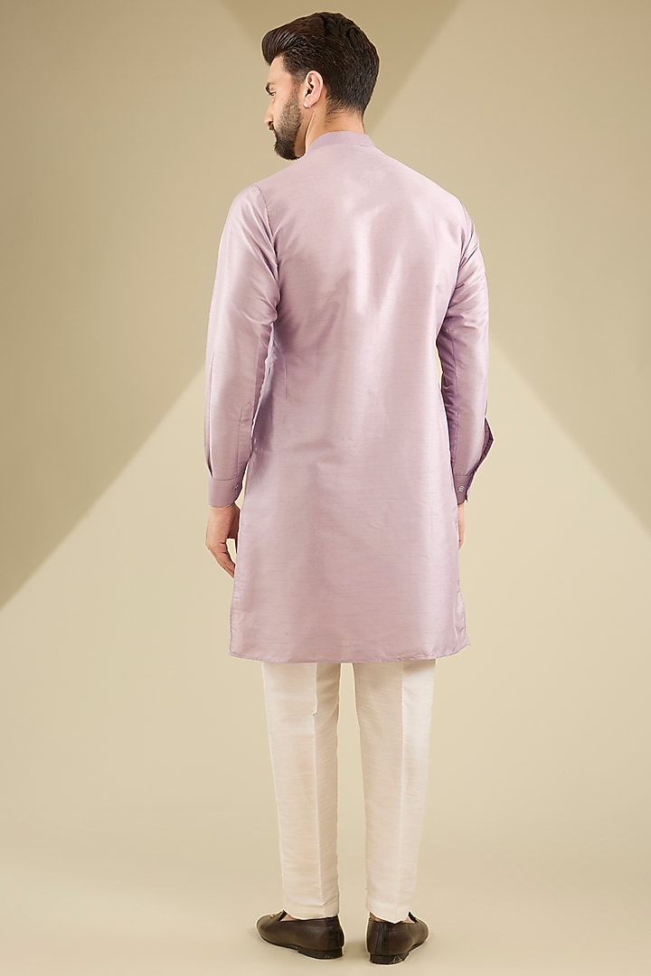 Lavender Raw Silk Cutdana Embroidered Bundi Jacket Set by RNG Safawala Men at Pernia's Pop Up Shop