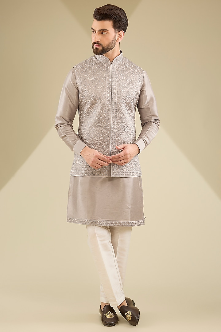 Grey Raw Silk Cutdana Embroidered Bundi Jacket Set by RNG Safawala Men