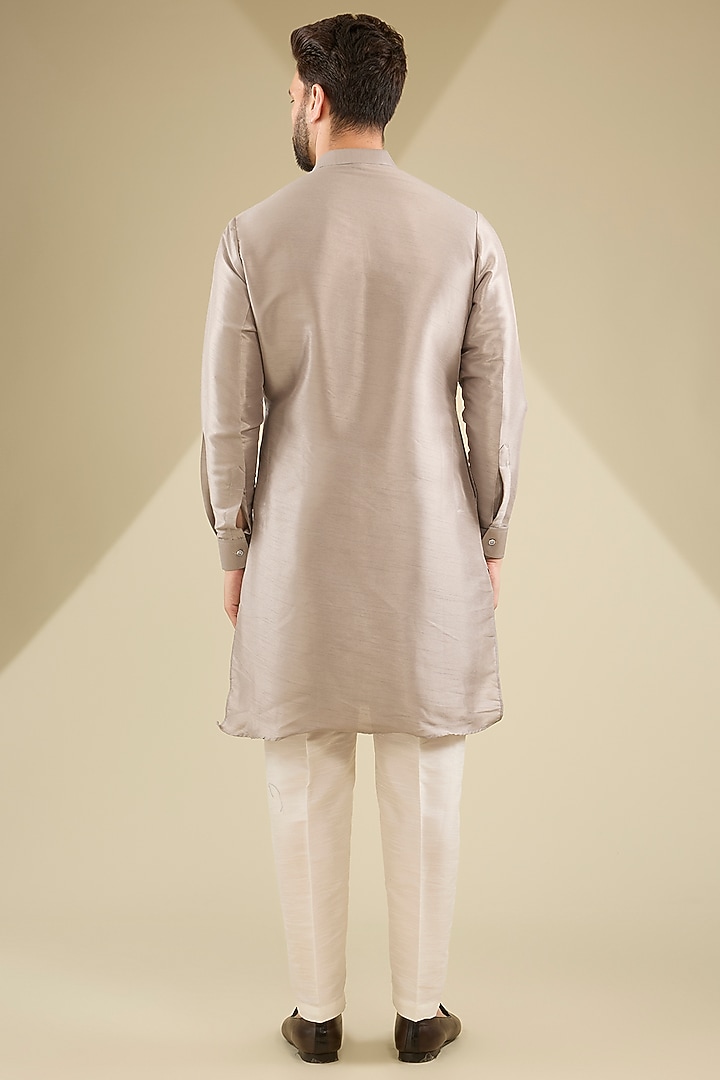 Grey Raw Silk Cutdana Embroidered Bundi Jacket Set by RNG Safawala Men at Pernia's Pop Up Shop