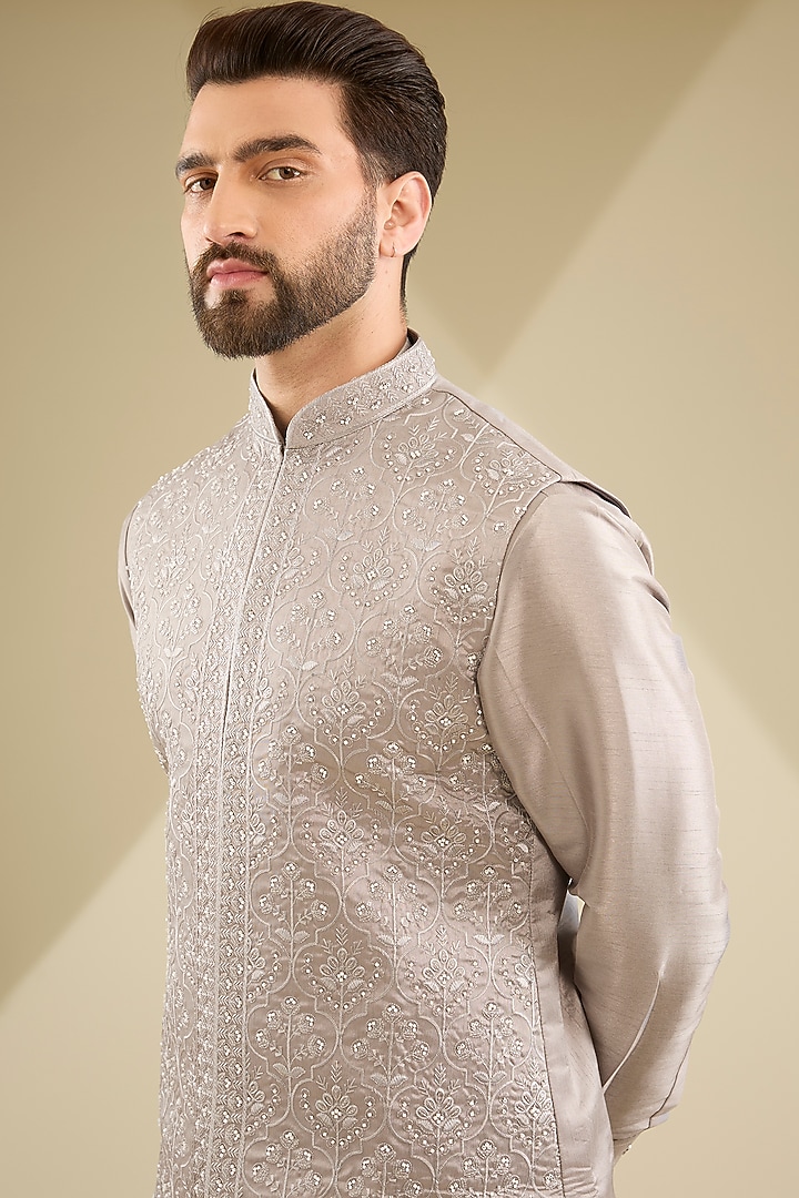 Grey Raw Silk Cutdana Embroidered Bundi Jacket Set by RNG Safawala Men at Pernia's Pop Up Shop