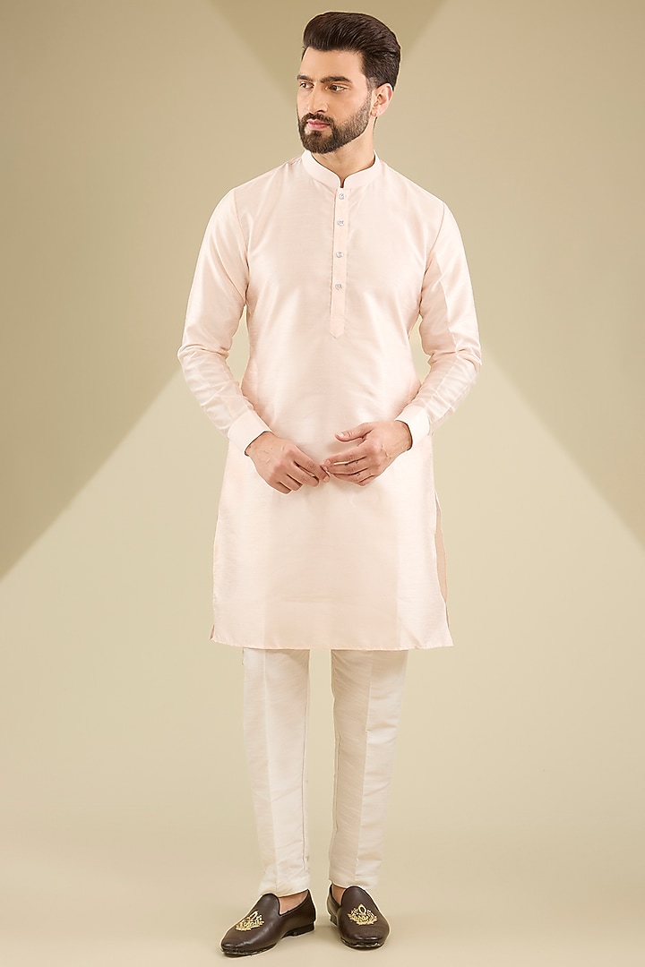 Peach Raw Silk Thread Embroidered Bundi Jacket Set by RNG Safawala Men at Pernia's Pop Up Shop
