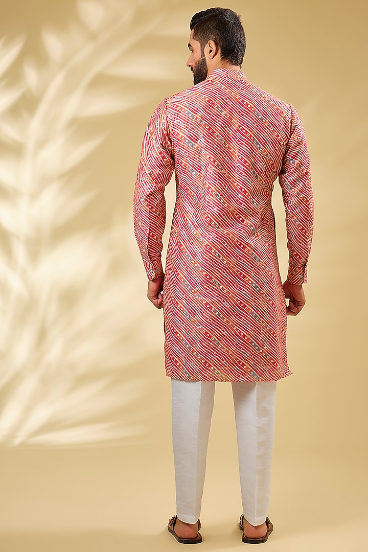 Pink Cotton Silk Leheriya Printed & Sequins Embroidered Kurta Set by RNG Safawala Men at Pernia's Pop Up Shop